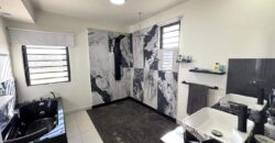 En vente une élégante villa récente de 300 m² avec piscine sur 542 m² de terrain au calme à Flic en Flac