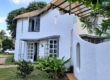 Location d’une charmante villa avec jardin verdoyant en front de mer à Pointe aux Sables