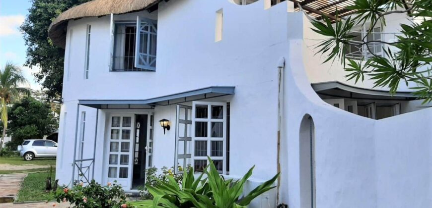 Location d’une charmante villa avec jardin verdoyant en front de mer à Pointe aux Sables