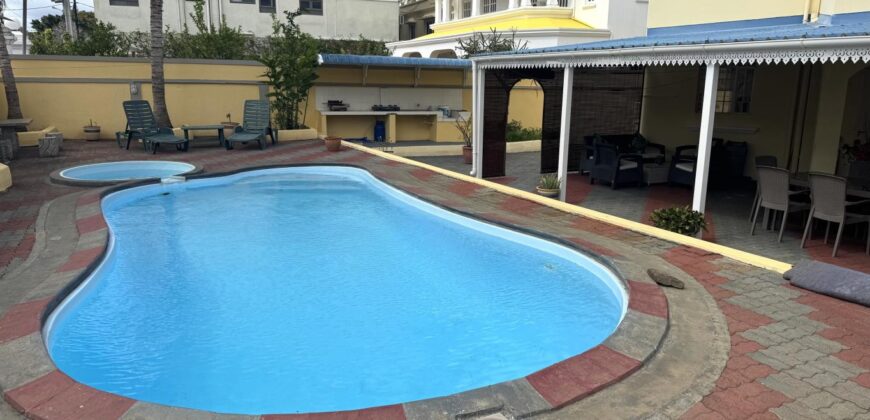 Location d’une spacieuse villa avec piscine située à seulement 5 minutes à pied de la plage et des commerces à Flic en Flac