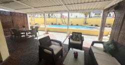Location d’une spacieuse villa avec piscine située à seulement 5 minutes à pied de la plage et des commerces à Flic en Flac
