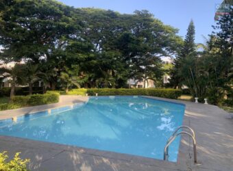 A louer villa en duplex avec piscine dans complexe sécurisé à deux pas de la plage à Flic en Flac
