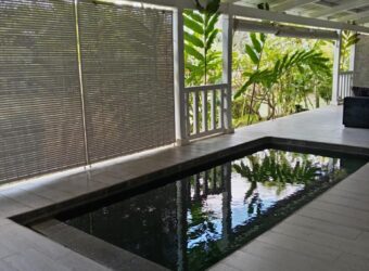 Location d’une magnifique villa de 250 m² avec piscine nichée au cœur d’un écrin de verdure de 2 300 m² à Calodyne