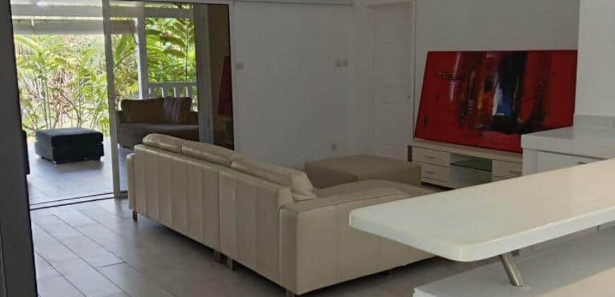 Location d’une magnifique villa de 250 m² avec piscine nichée au cœur d’un écrin de verdure de 2 300 m² à Calodyne