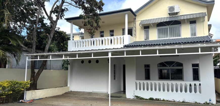 A louer une spacieuse villa avec garage situé dans un quartier résidentiel calme à Sodnac