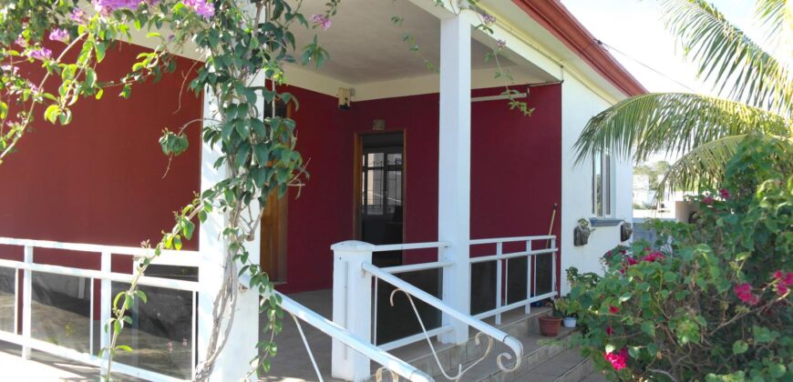 A louer une villa avec terrasse couverte dans le quartier paisible d’Albion