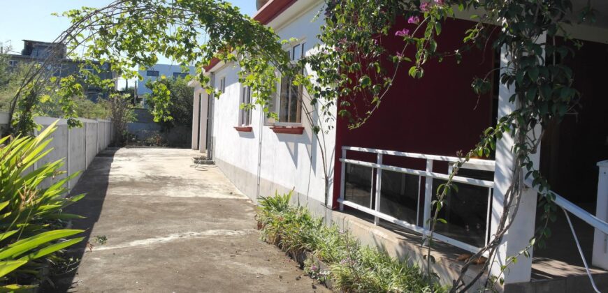 A louer une villa avec terrasse couverte dans le quartier paisible d’Albion