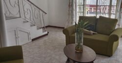 À louer une villa en duplex située dans un complexe sécurisé avec piscine commune à Pereybère