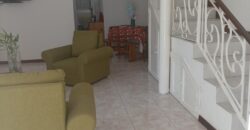 À louer une villa en duplex située dans un complexe sécurisé avec piscine commune à Pereybère