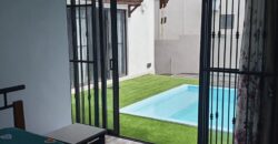 location d’une superbe villa neuve avec piscine située dans un cadre paisible à Calodyne