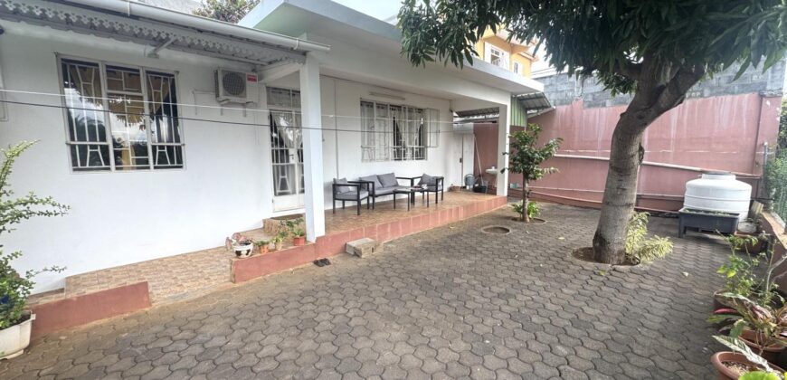 En vente une lumineuse villa avec terrasse couverte proche de la plage à Albion