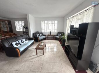 En vente une lumineuse villa avec terrasse couverte proche de la plage à Albion