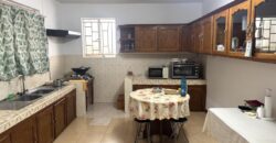 En vente une lumineuse villa avec terrasse couverte proche de la plage à Albion