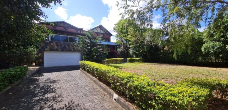 Location d’une superbe villa avec piscine privée  nichée dans l’un des morcellements les plus prestigieux et recherchés de Tamarin