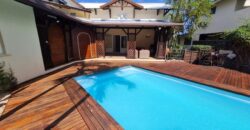 Location d’une superbe villa avec piscine privée  nichée dans l’un des morcellements les plus prestigieux et recherchés de Tamarin