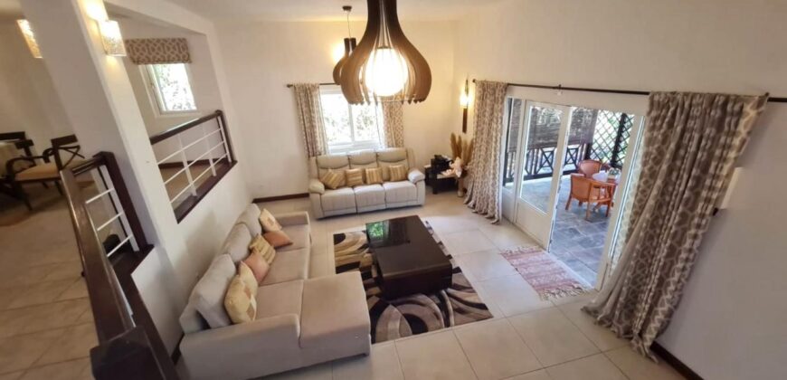 Location d’une superbe villa avec piscine privée  nichée dans l’un des morcellements les plus prestigieux et recherchés de Tamarin