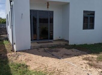 À vendre une villa neuve entièrement meublée située dans un secteur calme proche des commodités à Grand Gaube