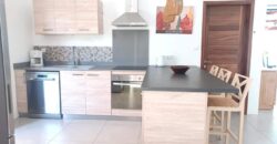 À vendre une villa récente de 200 m2 sur un terrain de 550 m2 située à Tamarin