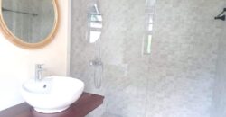 À vendre une villa récente de 200 m2 sur un terrain de 550 m2 située à Tamarin