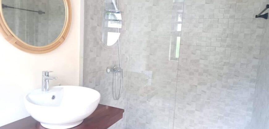 À vendre une villa récente de 200 m2 sur un terrain de 550 m2 située à Tamarin