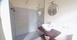 À vendre une villa récente de 200 m2 sur un terrain de 550 m2 située à Tamarin