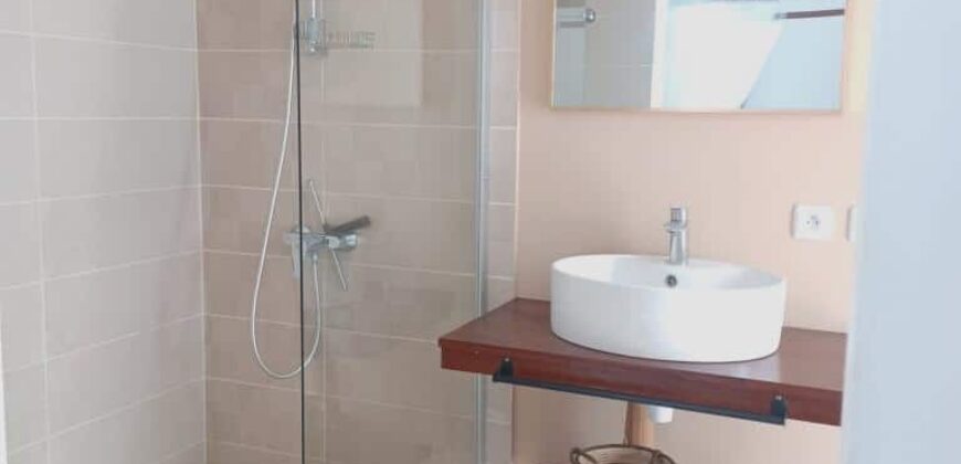 À vendre une villa récente de 200 m2 sur un terrain de 550 m2 située à Tamarin