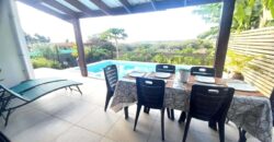 À vendre une villa récente de 200 m2 sur un terrain de 550 m2 située à Tamarin