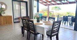 À vendre une villa récente de 200 m2 sur un terrain de 550 m2 située à Tamarin