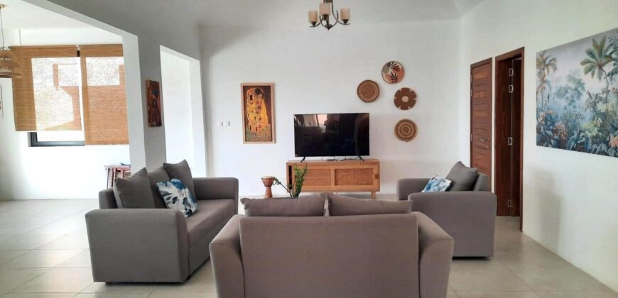 À vendre une villa récente de 200 m2 sur un terrain de 550 m2 située à Tamarin