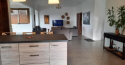 À vendre une villa récente de 200 m2 sur un terrain de 550 m2 située à Tamarin