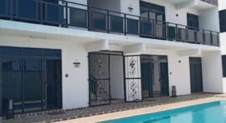 Location d’un charmant appartement récent dans une résidence privée avec piscine commune à Grandbaie