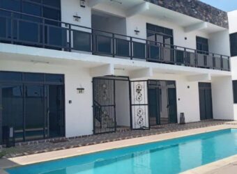 Location d’un charmant appartement récent dans une résidence privée avec piscine commune à Grandbaie