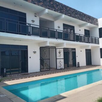 Location d’un charmant appartement récent dans une résidence privée avec piscine commune à Grandbaie