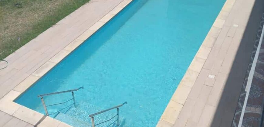Location d’un charmant appartement récent dans une résidence privée avec piscine commune à Grandbaie