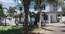 Location d’une grande villa familiale avec piscine et jardin dans le quartier recherché de Trou aux Biches