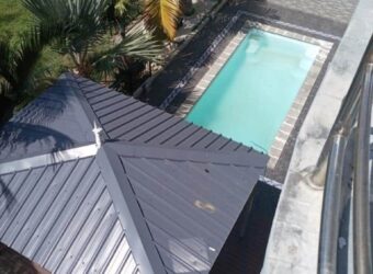 Location d’une grande villa familiale avec piscine et jardin dans le quartier recherché de Trou aux Biches