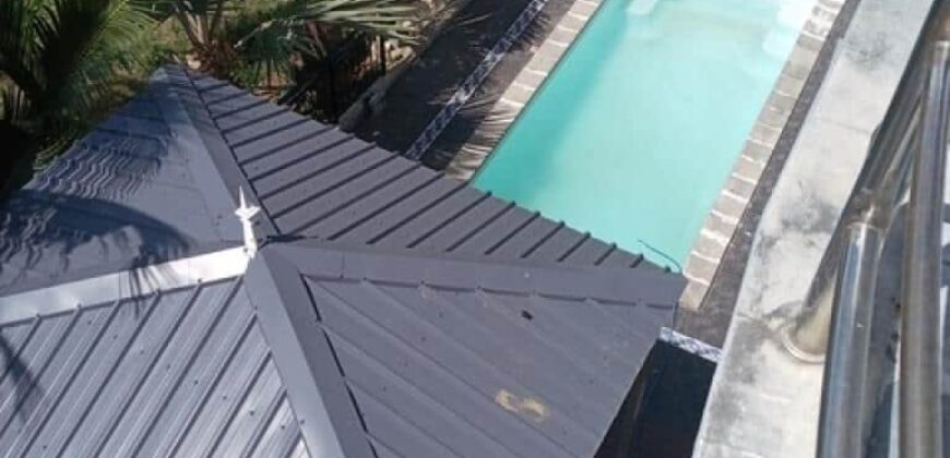 Location d’une grande villa familiale avec piscine et jardin dans le quartier recherché de Trou aux Biches