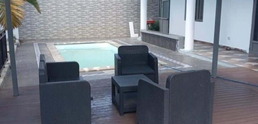 Location d’une grande villa familiale avec piscine et jardin dans le quartier recherché de Trou aux Biches