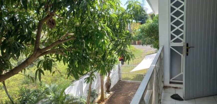A louer un appartement avec petite terrasse dans un quartier résidentiel à Pointe aux Canonniers