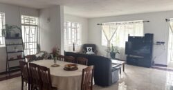 En vente une lumineuse villa avec terrasse couverte proche de la plage à Albion