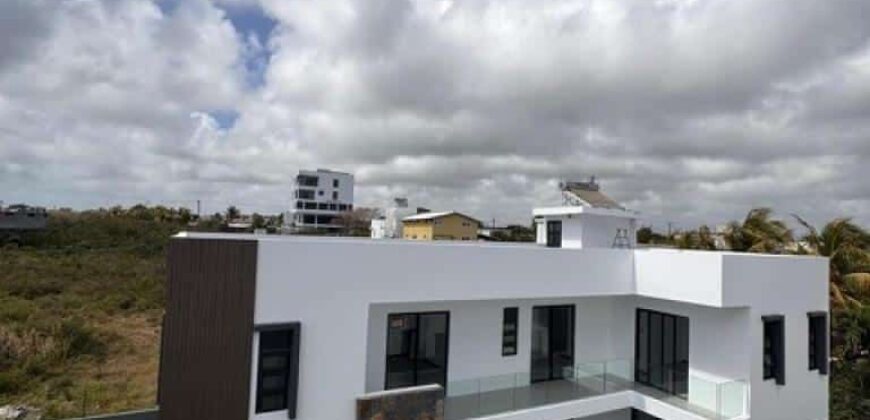 En vente une villa neuve avec piscine et rooftop offrant vue panoramique sur le coin de mire à Grandbaie
