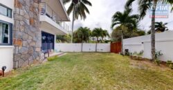 A vendre un ensemble Immobilier de 2 villas divisées en 4 Appartements proche de la plage à Pereybère