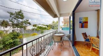 A vendre un ensemble Immobilier de 2 villas divisées en 4 Appartements proche de la plage à Pereybère