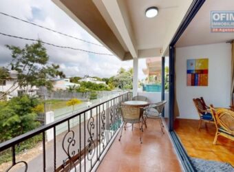 A vendre un ensemble Immobilier de 2 villas divisées en 4 Appartements proche de la plage à Pereybère