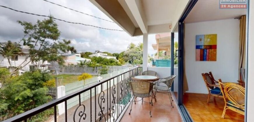 A vendre un ensemble Immobilier de 2 villas divisées en 4 Appartements proche de la plage à Pereybère