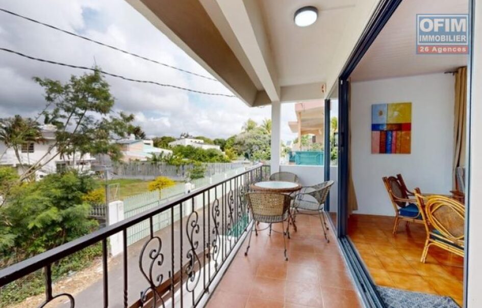 A vendre un ensemble Immobilier de 2 villas divisées en 4 Appartements proche de la plage à Pereybère