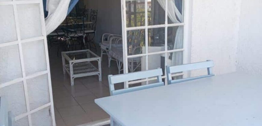 Accessible aux étrangers: En vente un lumineux appartement avec piscine en plein coeur de Grandbaie