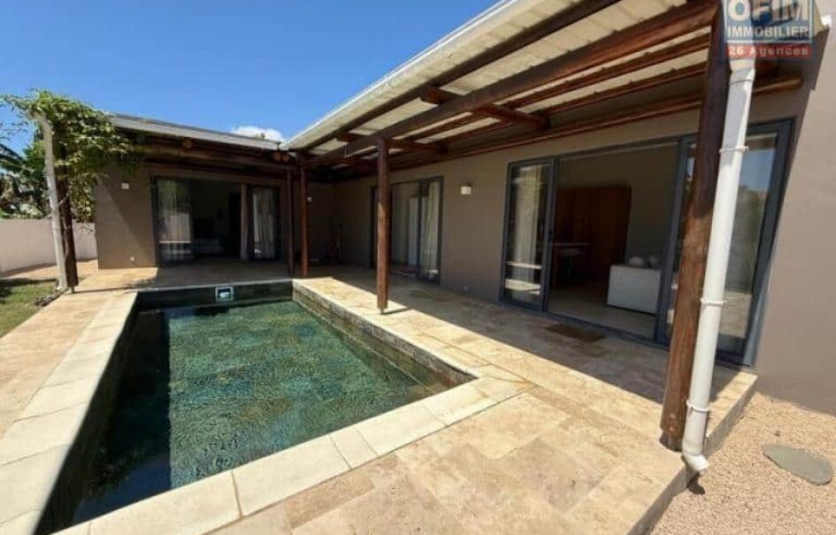 Location d’une villa moderne de 140m2 avec piscine sur un terrain de 390m2 dans un cadre paisible à Saint Antoine-Goodlands