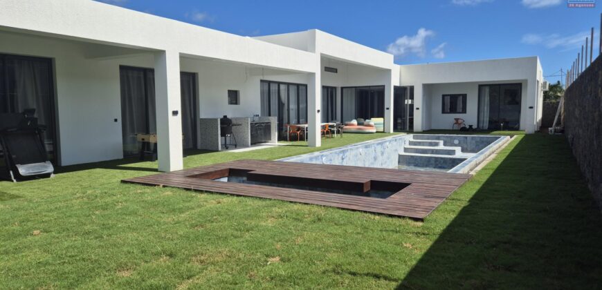 Accessible aux étrangers: En vente une villa de prestige de 435 m² dans un domaine sécurisé avec piscine privée à Grand Baie