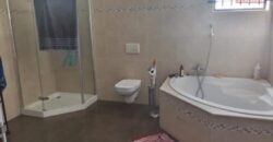 En vente : une villa spacieuse composée de deux appartements T4 et d’un studio indépendant à Grand Gaube.